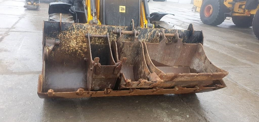 JCB 3 CX Contractor - Kotrórakodó: 3 kép. JCB 3 CX Contractor - Kotrórakodó: 3 kép.