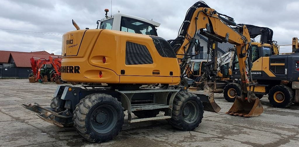 Liebherr A 910 compact - Gumikerekes kotró: 4 kép. Liebherr A 910 compact - Gumikerekes kotró: 4 kép.