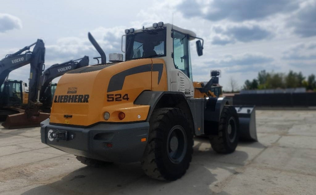 Liebherr L 524 - Gumikerekes homlokrakodó: 4 kép. Liebherr L 524 - Gumikerekes homlokrakodó: 4 kép.