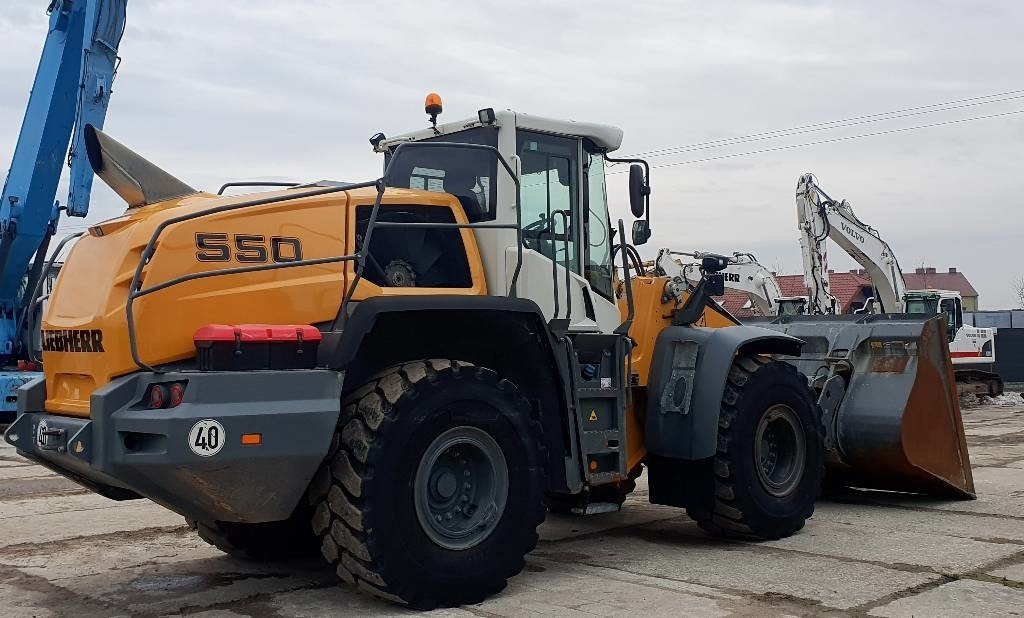 Liebherr L550 xpower - Gumikerekes homlokrakodó: 4 kép. Liebherr L550 xpower - Gumikerekes homlokrakodó: 4 kép.
