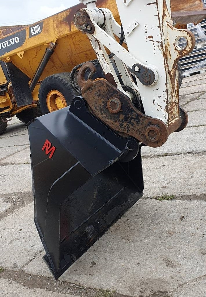 Liebherr R 914 compact - Lánctalpas kotró: 5 kép. Liebherr R 914 compact - Lánctalpas kotró: 5 kép.