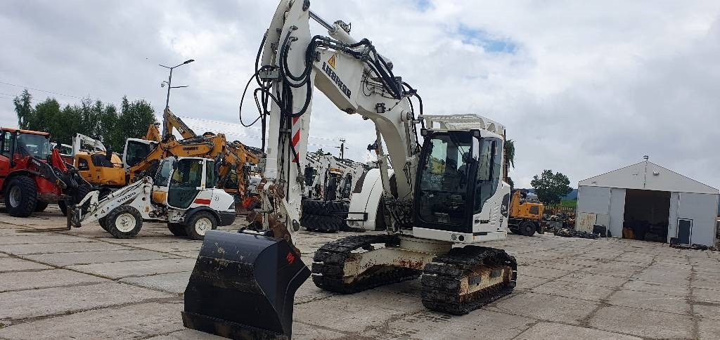 Liebherr R 914 compact - Lánctalpas kotró: 1 kép. Liebherr R 914 compact - Lánctalpas kotró: 1 kép.