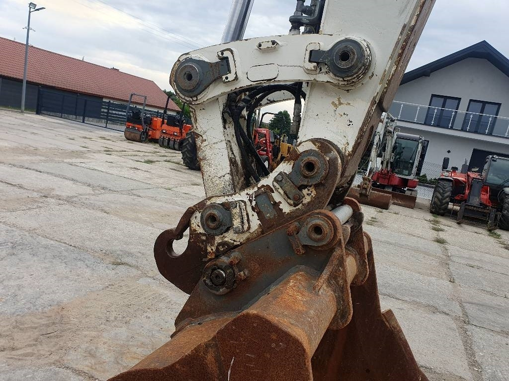 Liebherr R 926 LC - Lánctalpas kotró: 4 kép. Liebherr R 926 LC - Lánctalpas kotró: 4 kép.