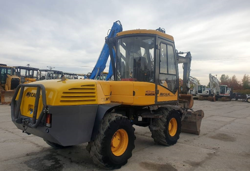 Mecalac 12 M TX - Gumikerekes kotró: 3 kép. Mecalac 12 M TX - Gumikerekes kotró: 3 kép.