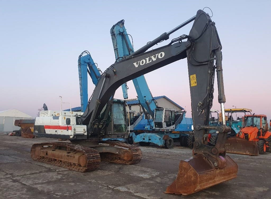 Volvo EC 250 D N L - Lánctalpas kotró: 3 kép. Volvo EC 250 D N L - Lánctalpas kotró: 3 kép.