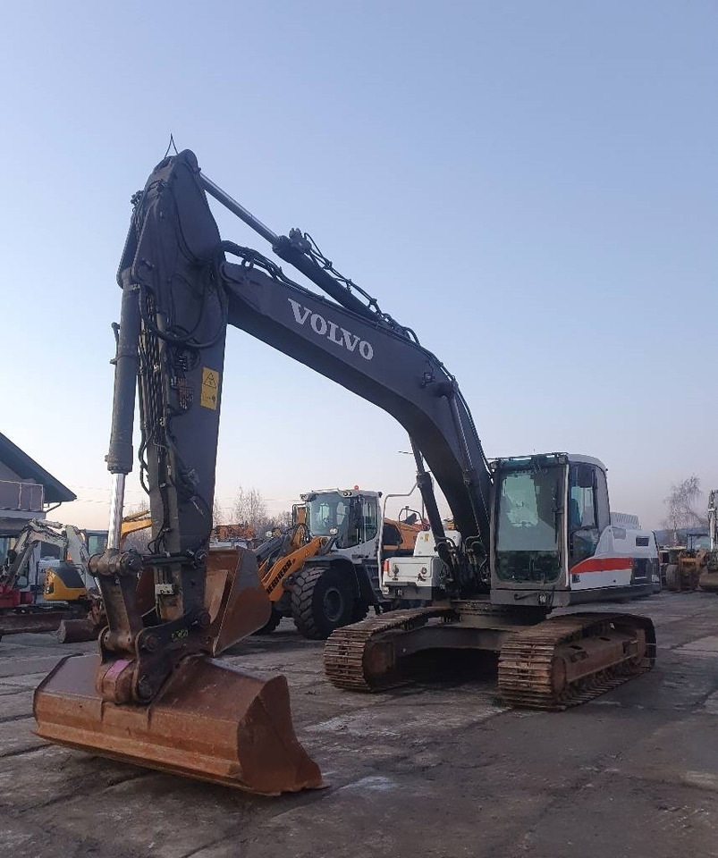 Volvo EC 250 D N L - Lánctalpas kotró: 1 kép. Volvo EC 250 D N L - Lánctalpas kotró: 1 kép.