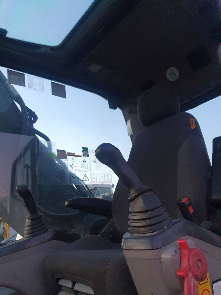 Volvo EC 250 D N L - Lánctalpas kotró: 4 kép. Volvo EC 250 D N L - Lánctalpas kotró: 4 kép.