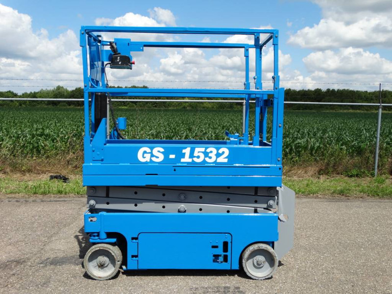 Genie GS 1532 - Ollós emelő: 1 kép. Genie GS 1532 - Ollós emelő: 1 kép.