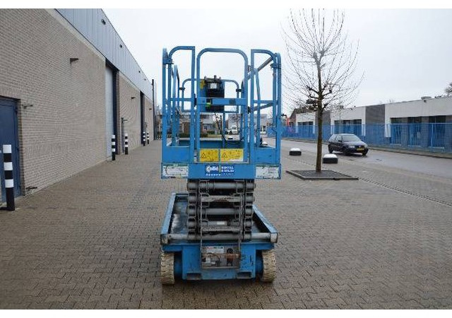 Genie GS 3246 | 2006 - Ollós emelő: 3 kép. Genie GS 3246 | 2006 - Ollós emelő: 3 kép.