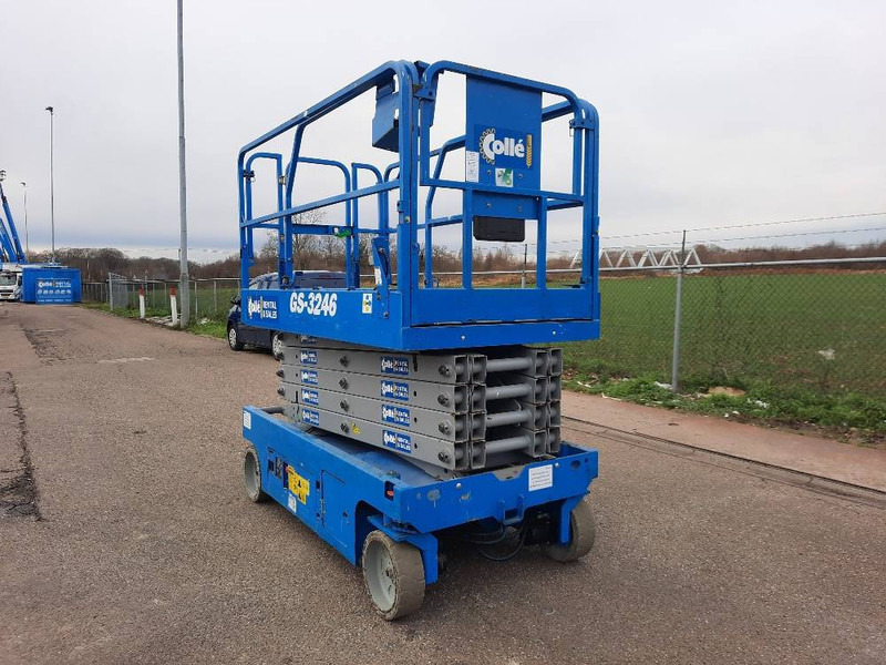 Genie GS-3246 | 2013 - Ollós emelő: 3 kép. Genie GS-3246 | 2013 - Ollós emelő: 3 kép.