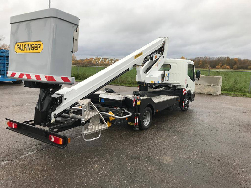 Palfinger P 200 T X E | 2019 - Emelőkosaras teherautó: 3 kép. Palfinger P 200 T X E | 2019 - Emelőkosaras teherautó: 3 kép.