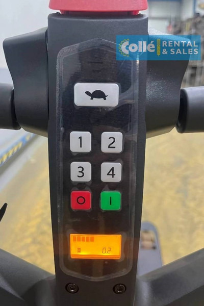 Toyota LHE 130 BT Tyro | 2023 - Kézi raklapemelő: 5 kép. Toyota LHE 130 BT Tyro | 2023 - Kézi raklapemelő: 5 kép.