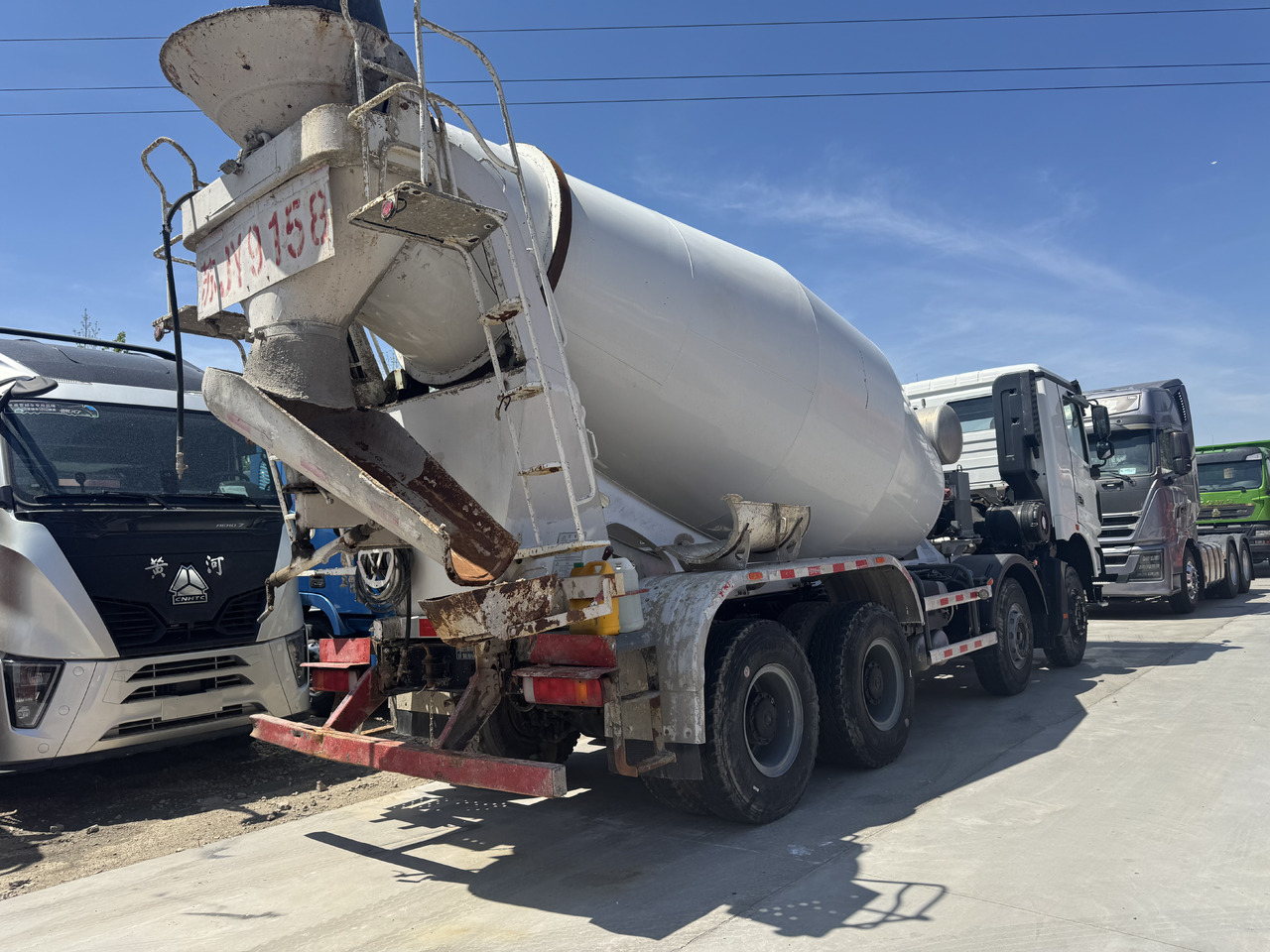 BEIFANG MERCEDES-BENZ - Betonmixer: 2 kép. BEIFANG MERCEDES-BENZ - Betonmixer: 2 kép.