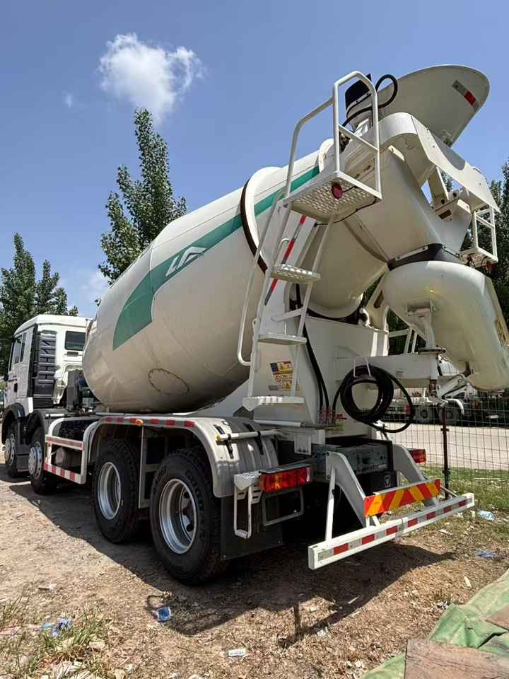 HOWO  - Betonmixer: 3 kép. HOWO  - Betonmixer: 3 kép.