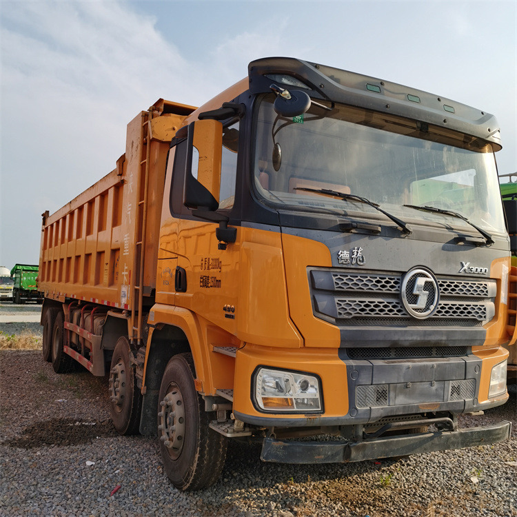 陕汽重卡 - Billenőplatós teherautó: 4 kép. 陕汽重卡 - Billenőplatós teherautó: 4 kép.