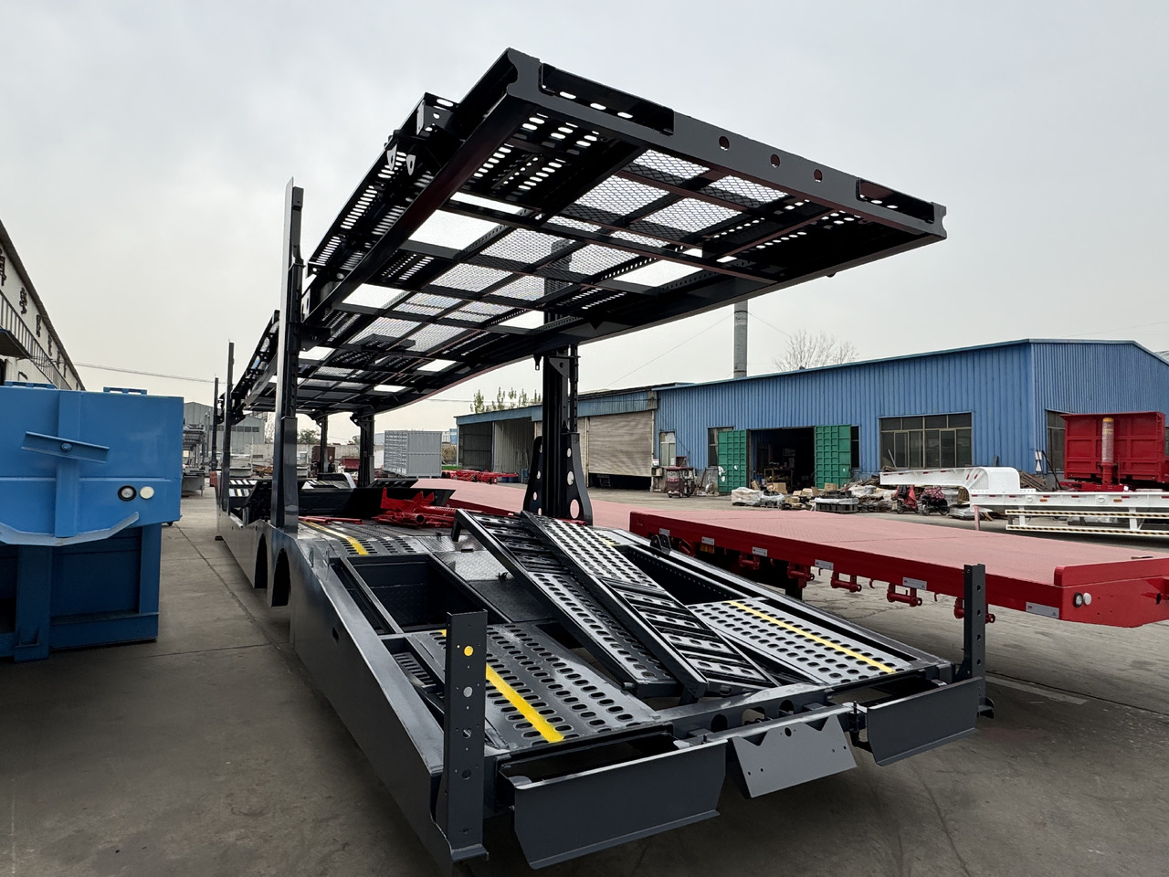 - Félpótkocsi autószállító: 3 kép. - Félpótkocsi autószállító: 3 kép.