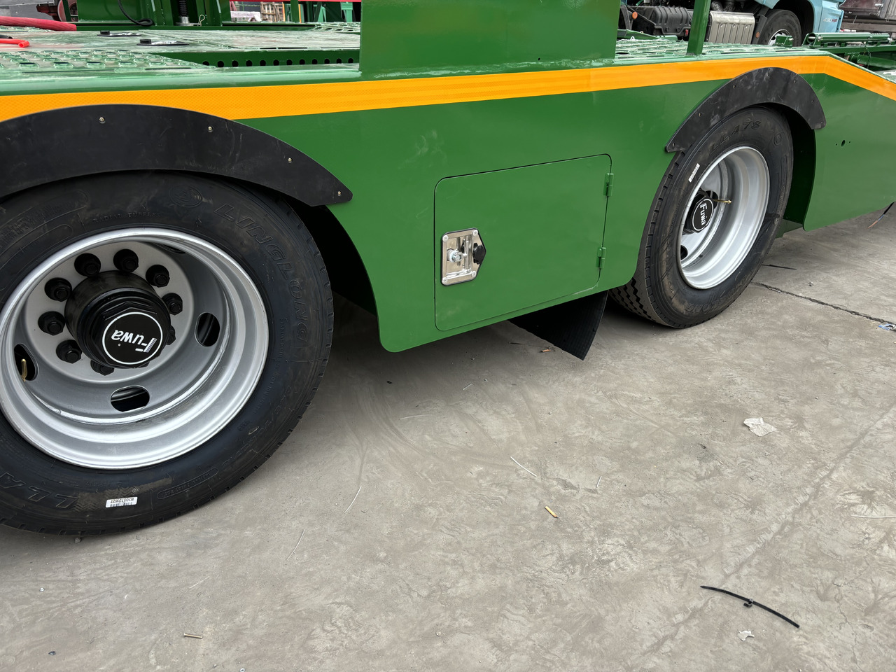 - Félpótkocsi autószállító: 5 kép. - Félpótkocsi autószállító: 5 kép.