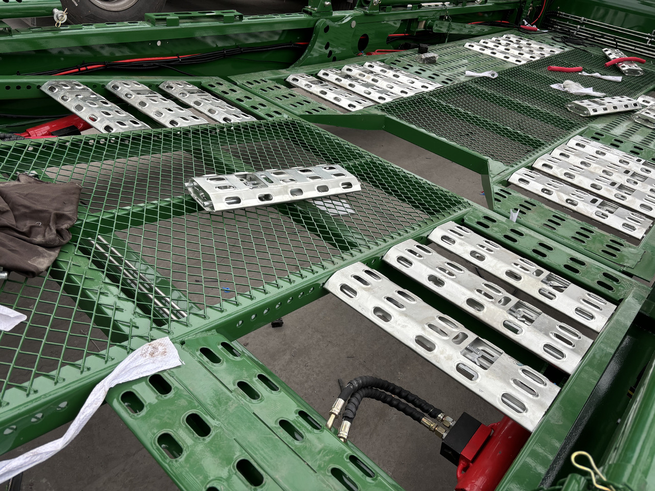 - Félpótkocsi autószállító: 4 kép. - Félpótkocsi autószállító: 4 kép.