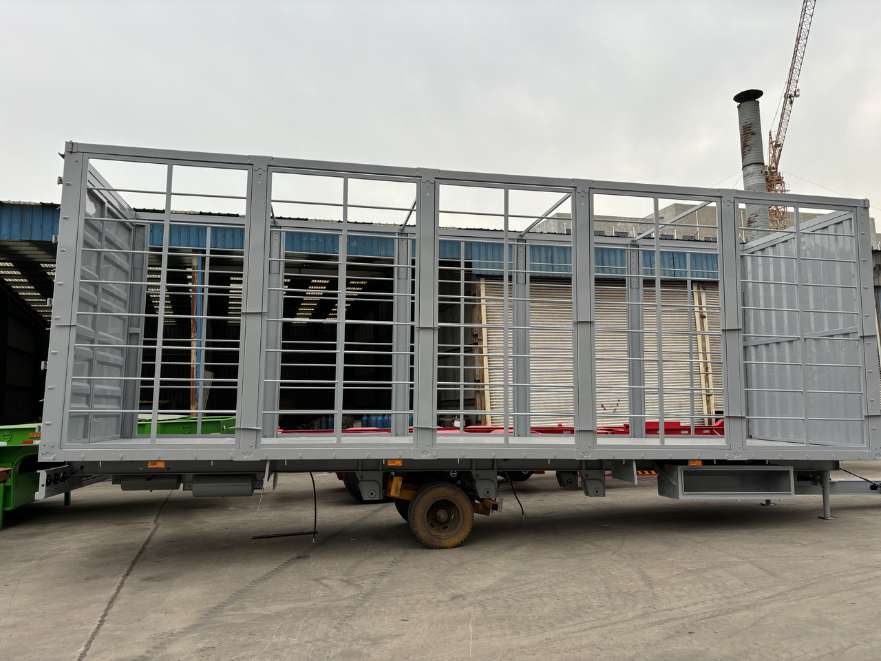 - Platós félpótkocsi: 1 kép. - Platós félpótkocsi: 1 kép.