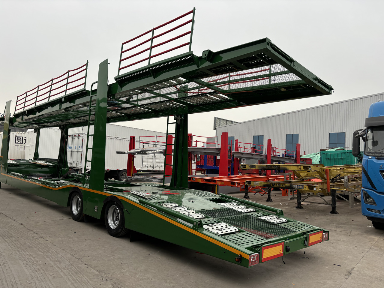 - Félpótkocsi autószállító: 2 kép. - Félpótkocsi autószállító: 2 kép.