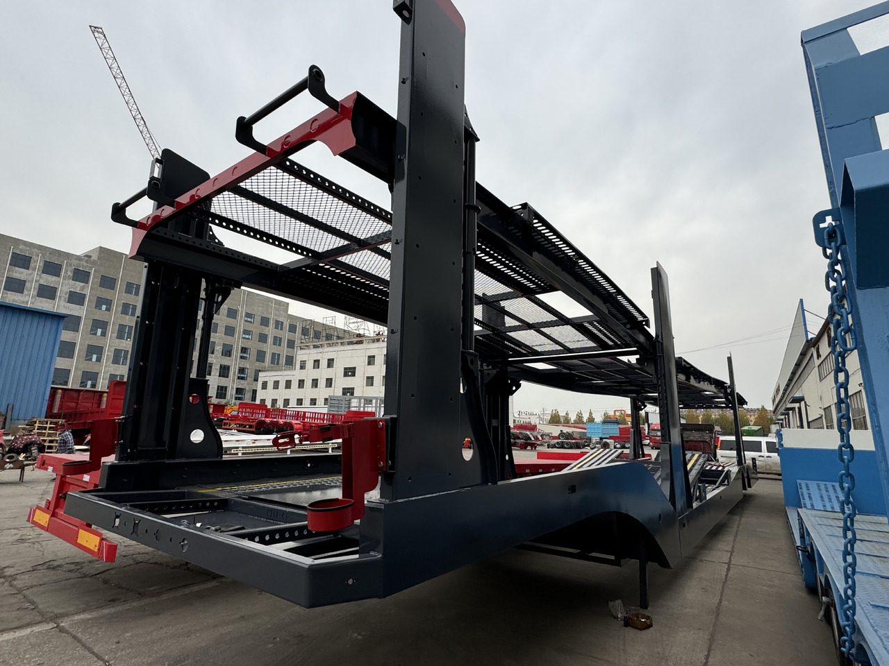 - Félpótkocsi autószállító: 2 kép. - Félpótkocsi autószállító: 2 kép.