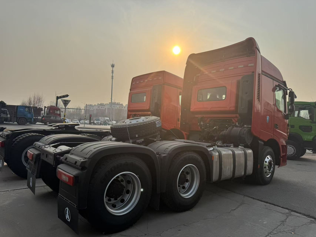 BEIBEN - Nyergesvontató: 3 kép. BEIBEN - Nyergesvontató: 3 kép.