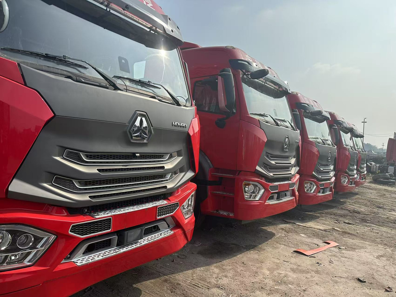 HOHAN - Nyergesvontató: 5 kép. HOHAN - Nyergesvontató: 5 kép.