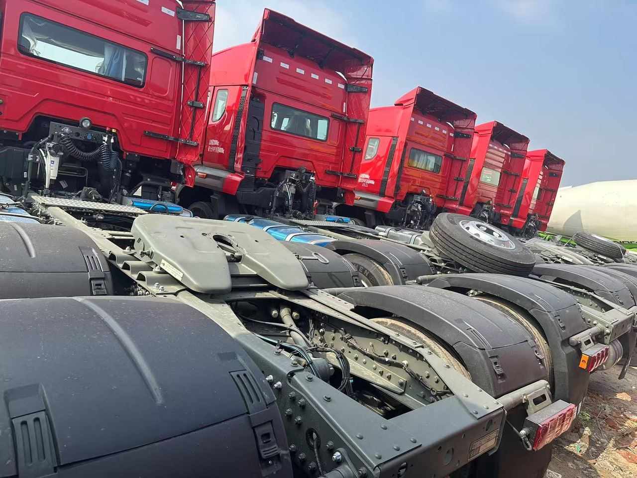 HOHAN - Nyergesvontató: 3 kép. HOHAN - Nyergesvontató: 3 kép.