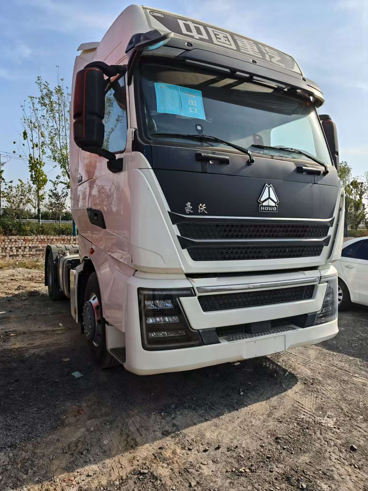 HOWO - Nyergesvontató: 3 kép. HOWO - Nyergesvontató: 3 kép.