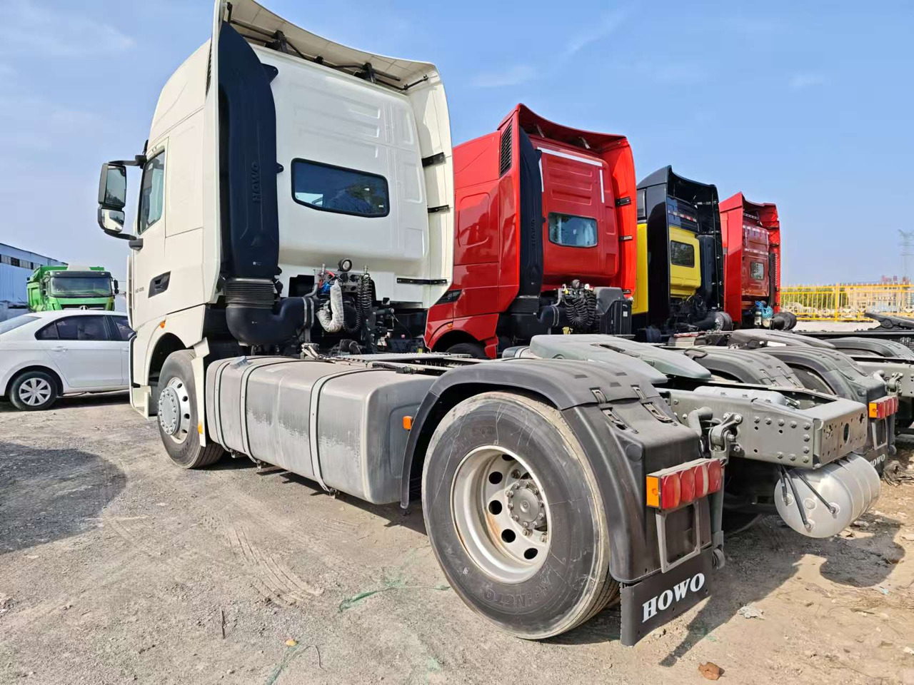 HOWO - Nyergesvontató: 5 kép. HOWO - Nyergesvontató: 5 kép.