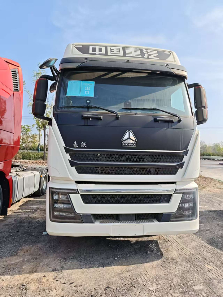 HOWO - Nyergesvontató: 2 kép. HOWO - Nyergesvontató: 2 kép.