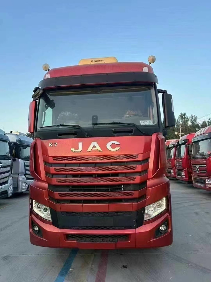 JAC K7 - Nyergesvontató: 1 kép. JAC K7 - Nyergesvontató: 1 kép.