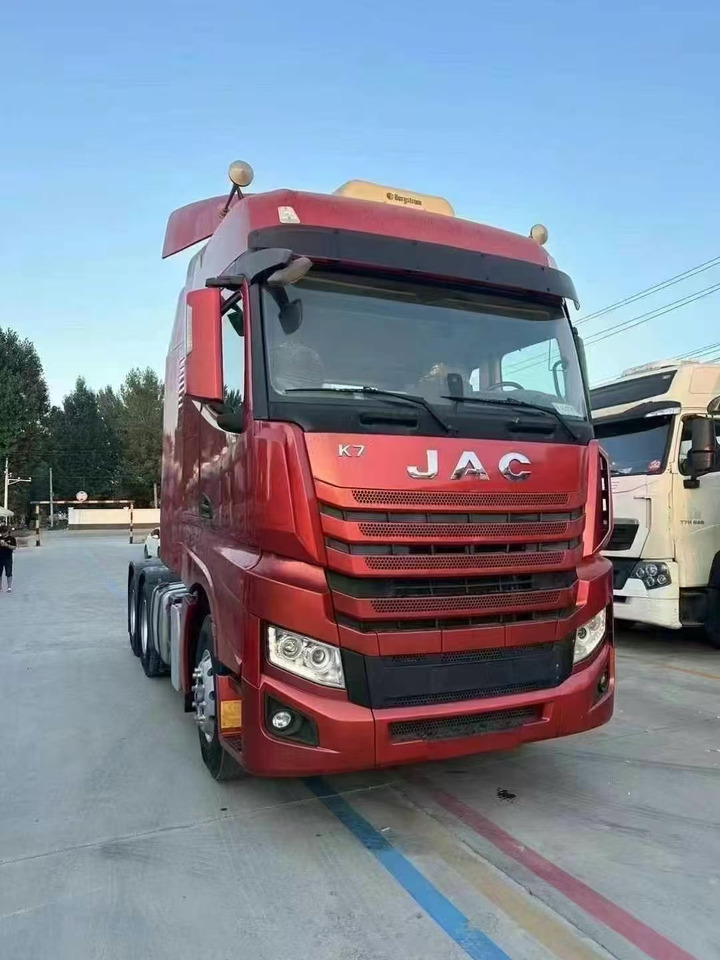 JAC K7 - Nyergesvontató: 3 kép. JAC K7 - Nyergesvontató: 3 kép.