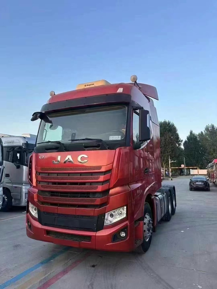 JAC K7 - Nyergesvontató: 2 kép. JAC K7 - Nyergesvontató: 2 kép.