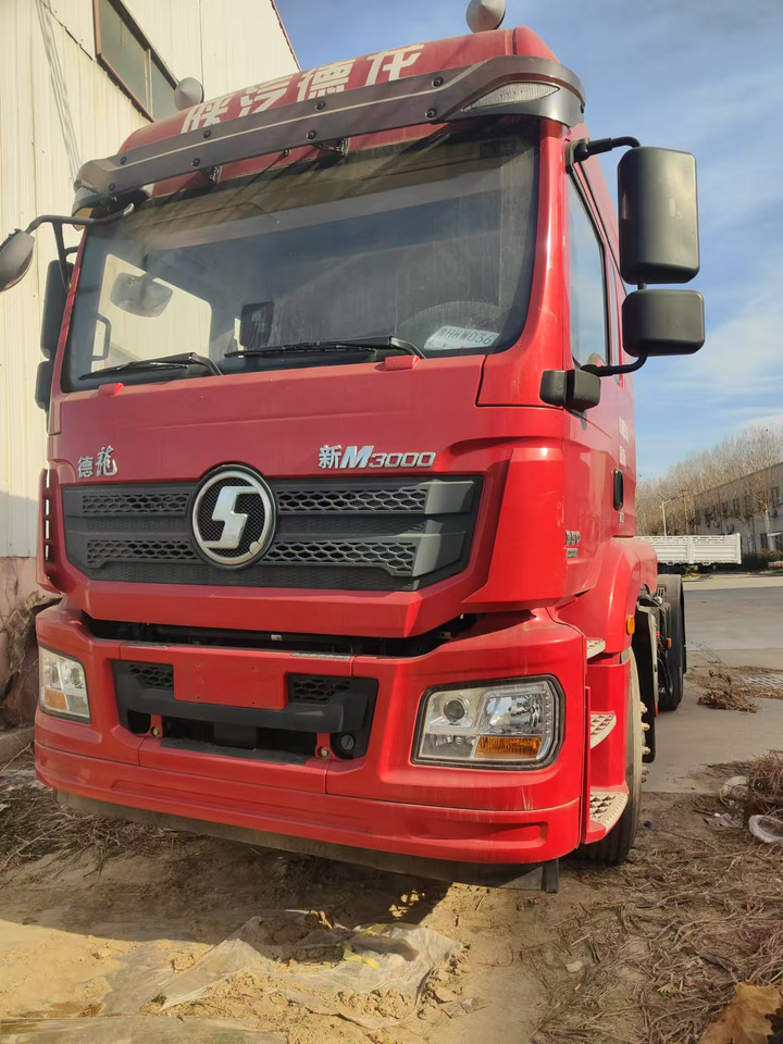 SHACMAN M3000 - Nyergesvontató: 2 kép. SHACMAN M3000 - Nyergesvontató: 2 kép.