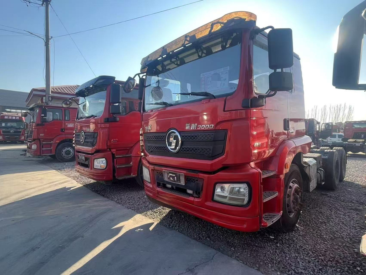 SHACMAN M3000 - Nyergesvontató: 3 kép. SHACMAN M3000 - Nyergesvontató: 3 kép.