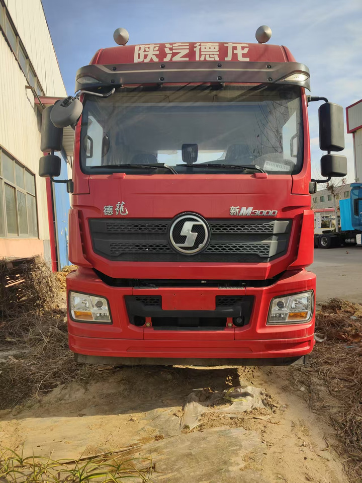 SHACMAN M3000 - Nyergesvontató: 1 kép. SHACMAN M3000 - Nyergesvontató: 1 kép.