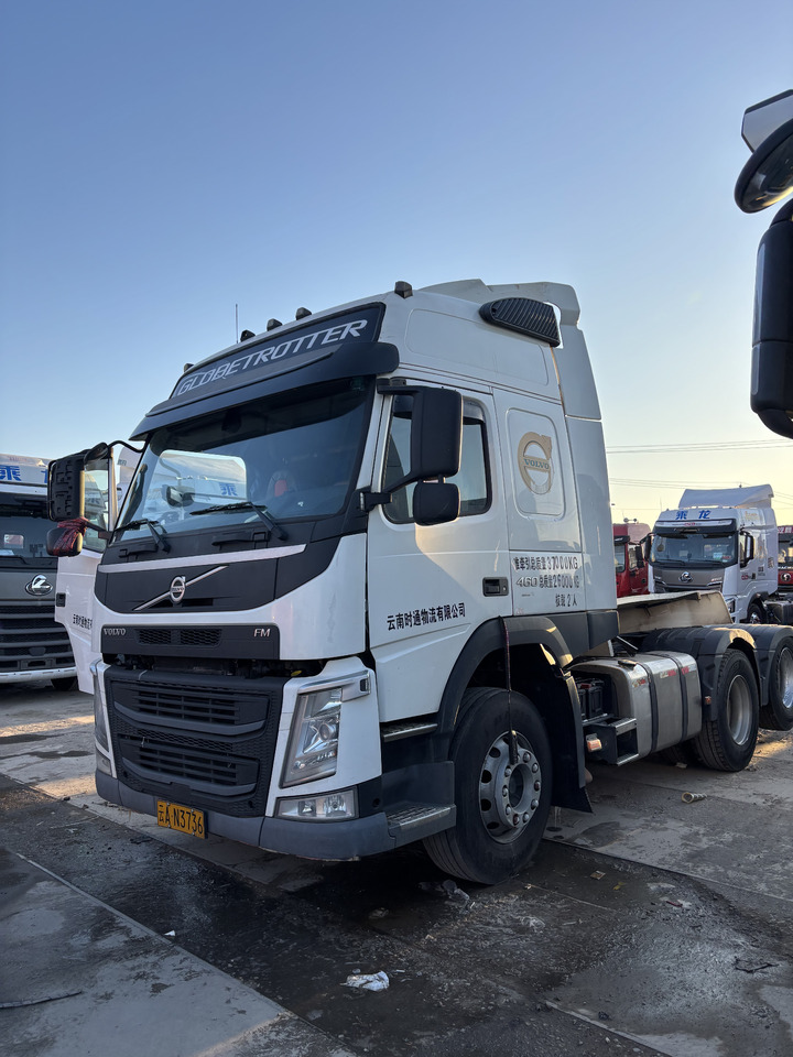 VOLVO - Nyergesvontató: 1 kép. VOLVO - Nyergesvontató: 1 kép.