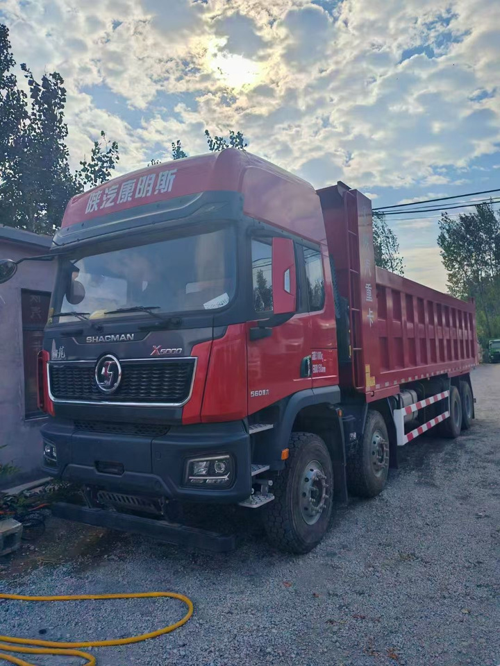 SHACMAN X5000 - Billenőplatós teherautó: 1 kép. SHACMAN X5000 - Billenőplatós teherautó: 1 kép.