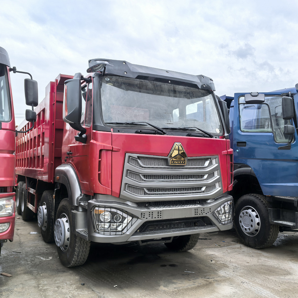 SINOTRUCK HOWO - Billenőplatós teherautó: 2 kép. SINOTRUCK HOWO - Billenőplatós teherautó: 2 kép.