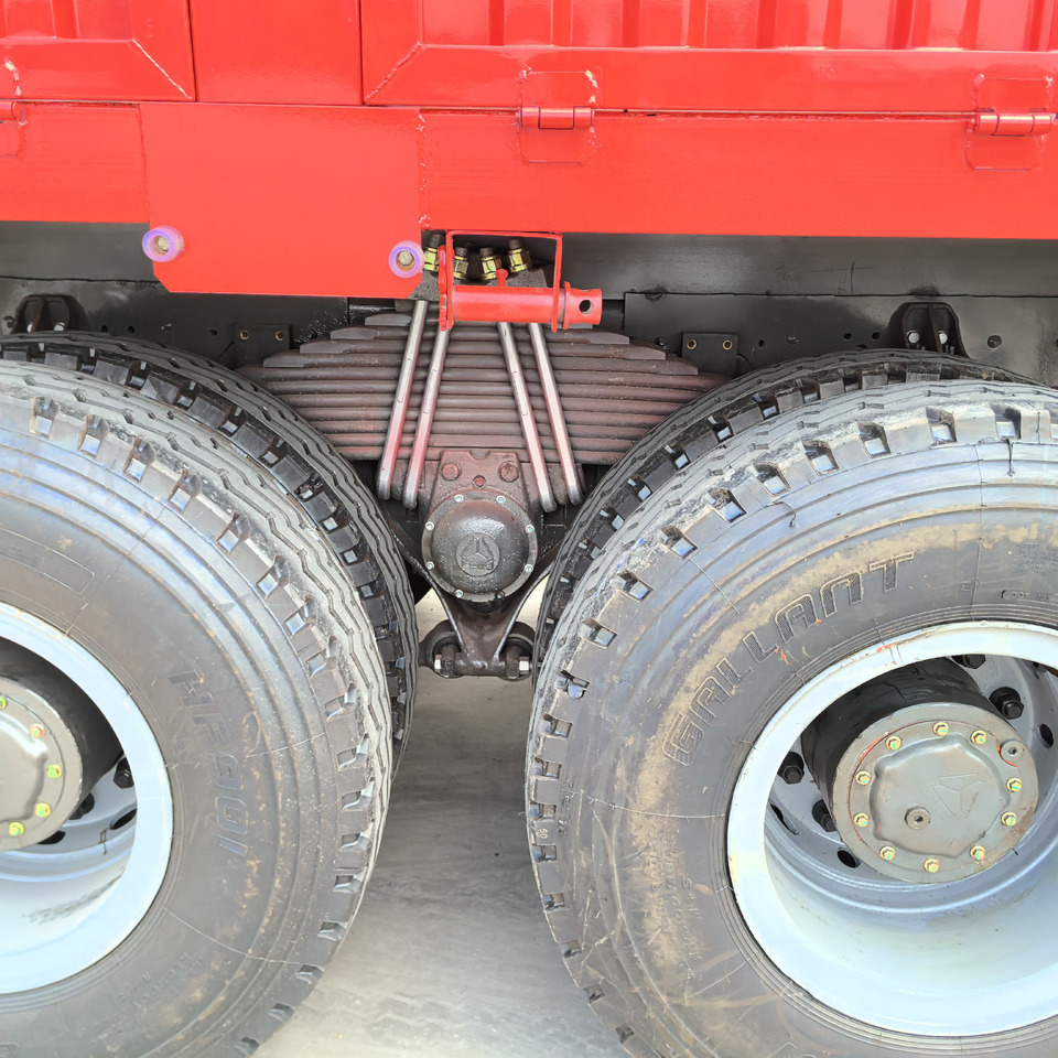 SINOTRUCK HOWO - Platós teherautó: 5 kép. SINOTRUCK HOWO - Platós teherautó: 5 kép.