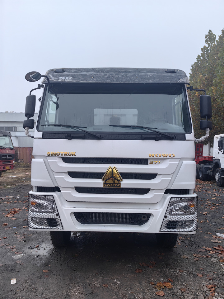 SINOTRUCK HOWO - Billenőplatós teherautó: 1 kép. SINOTRUCK HOWO - Billenőplatós teherautó: 1 kép.