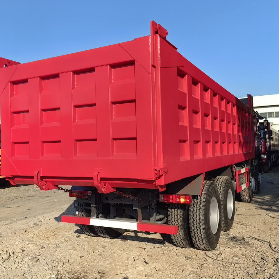 SINOTRUCK HOWO - Billenőplatós teherautó: 4 kép. SINOTRUCK HOWO - Billenőplatós teherautó: 4 kép.