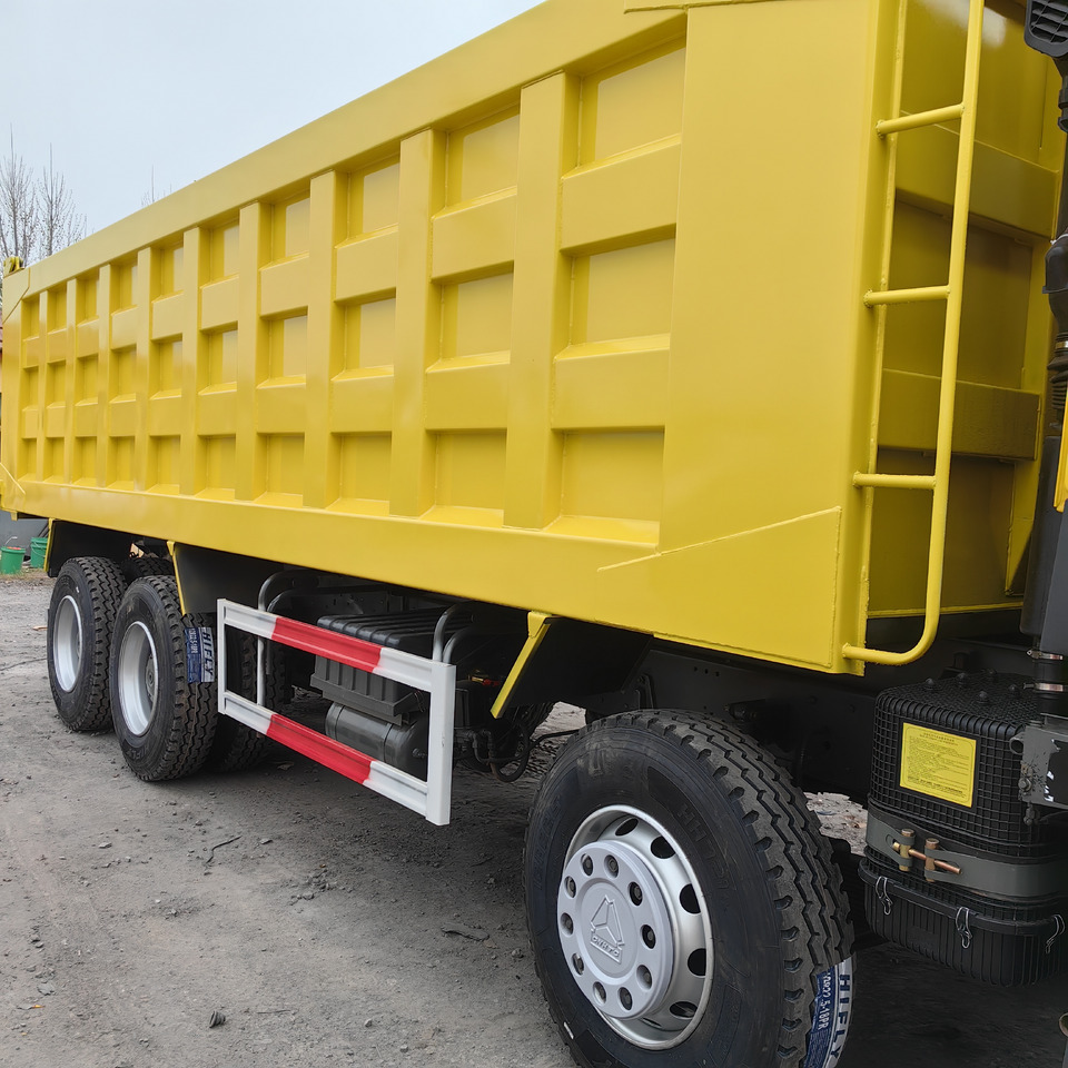 Sinotruckhowo - Billenőplatós teherautó: 5 kép. Sinotruckhowo - Billenőplatós teherautó: 5 kép.