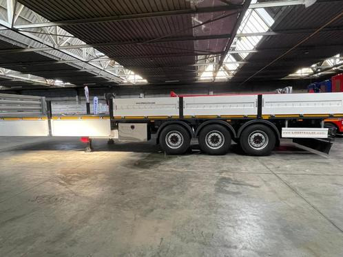 LIDER 3-assige flatbed - Platós félpótkocsi: 3 kép. LIDER 3-assige flatbed - Platós félpótkocsi: 3 kép.