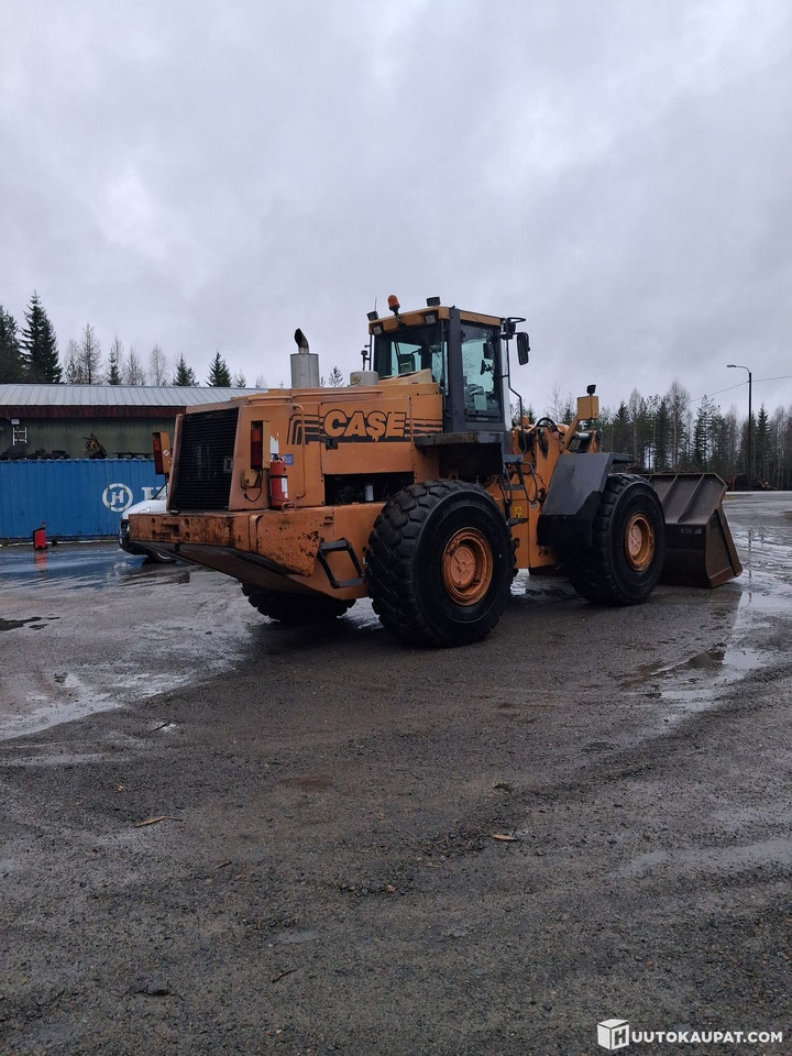 Case 921, 2000, Rautalampi - Gumikerekes homlokrakodó: 4 kép. Case 921, 2000, Rautalampi - Gumikerekes homlokrakodó: 4 kép.