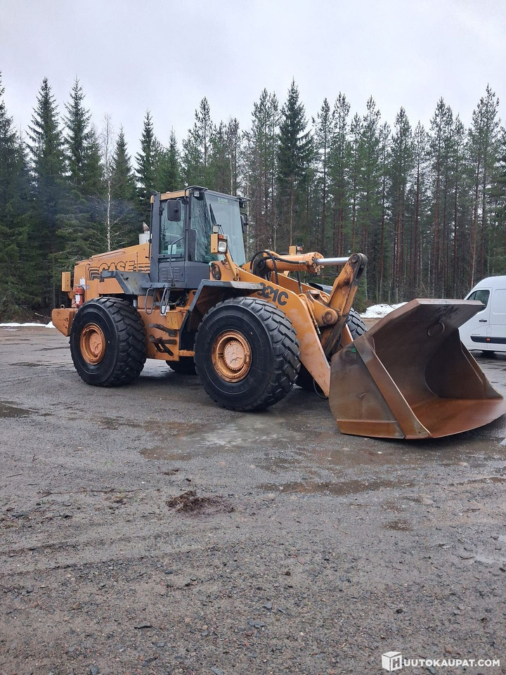 Case 921, 2000, Rautalampi - Gumikerekes homlokrakodó: 1 kép. Case 921, 2000, Rautalampi - Gumikerekes homlokrakodó: 1 kép.