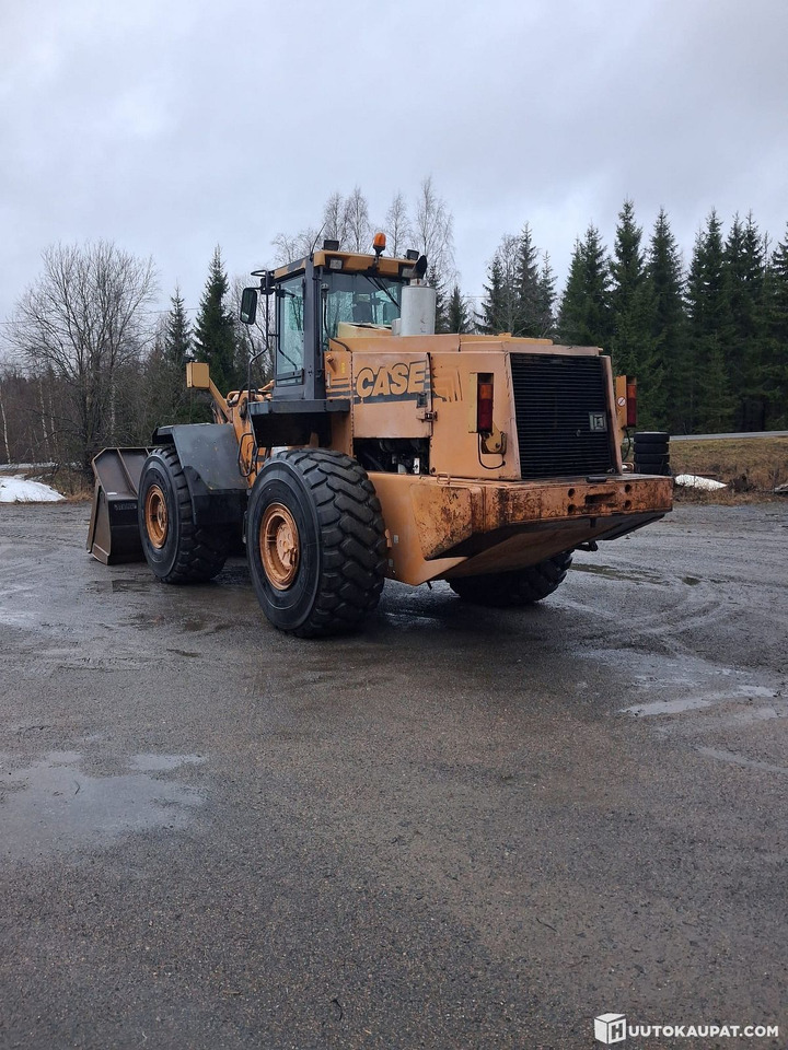 Case 921, 2000, Rautalampi - Gumikerekes homlokrakodó: 2 kép. Case 921, 2000, Rautalampi - Gumikerekes homlokrakodó: 2 kép.