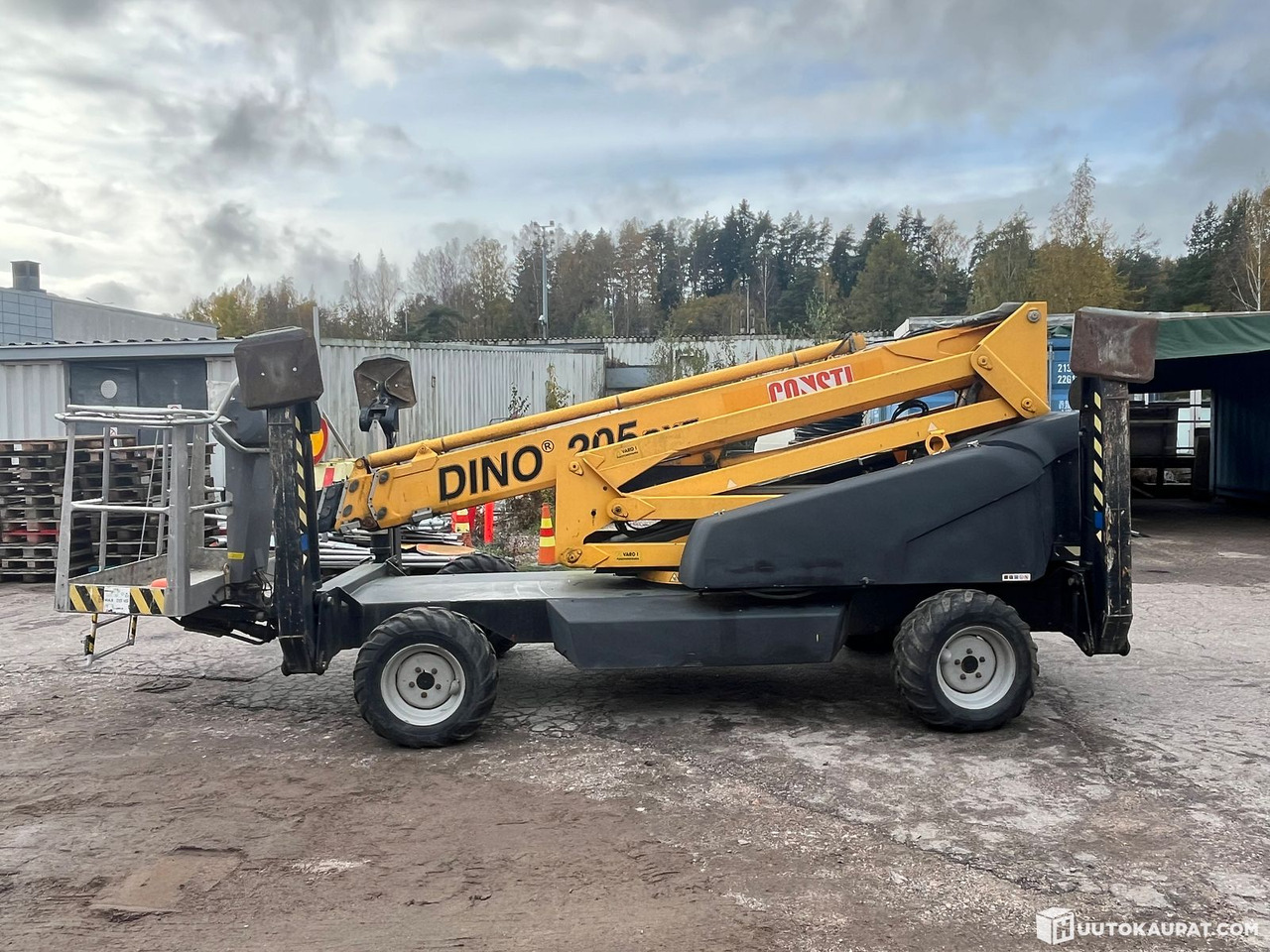 Dino 205RXT, Kuukulkija henkilönostin, Kymppi voimassa vuoteen 2029, Korjattavaksi, 2005, Vantaa - Emelőkosaras utánfutó: 1 kép. Dino 205RXT, Kuukulkija henkilönostin, Kymppi voimassa vuoteen 2029, Korjattavaksi, 2005, Vantaa - Emelőkosaras utánfutó: 1 kép.