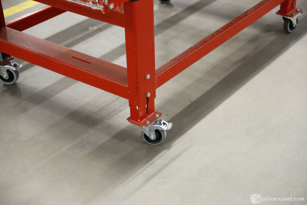 Moottoroitu, liikuteltava rullakuljetin, Ferroplan Oy. LGS6021, Vantaa - Egyéb gépek: 4 kép. Moottoroitu, liikuteltava rullakuljetin, Ferroplan Oy. LGS6021, Vantaa - Egyéb gépek: 4 kép.